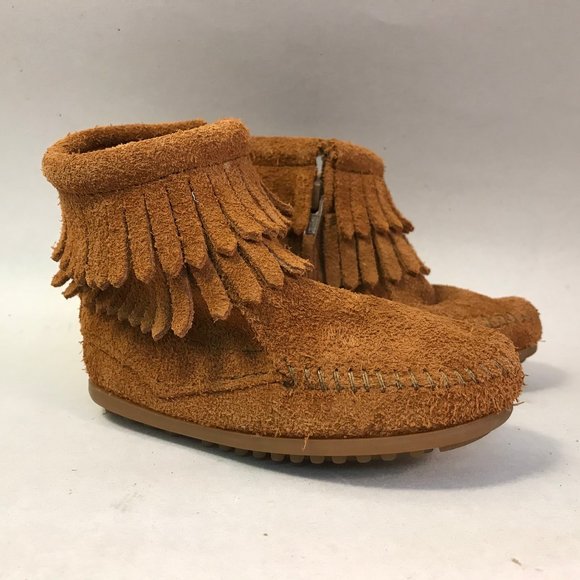 Minnetonka Other - Minnetonka Kids Double Fringe Side Zip 7 Unisex